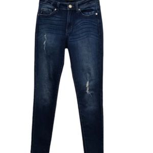 NWT KanCan size 7/27. Mid Rise super skinny.